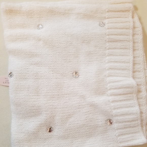 VICTORIA'S SECRET  Infinity Scarf and Hat set - Picture 4 of 6